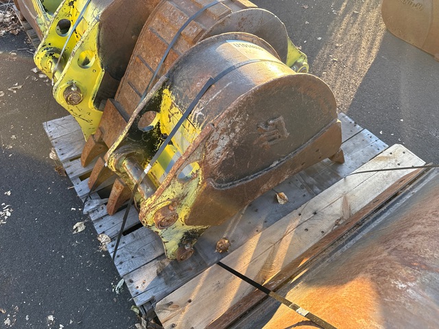 10 in Excavator Bucket 10 in Excavator Bucket