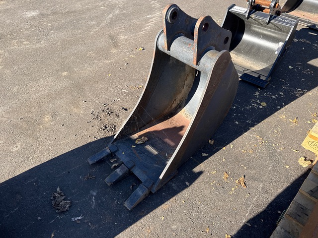 16 in Digging Bucket 16 in Digging Bucket
