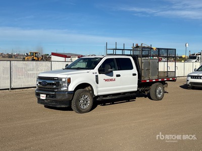 2021 Ford F-350 XLT 4x4 Crew Cab Flatbed Truck