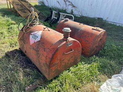 Quantity of (2) 120 gal Steel Serbatoio carburante