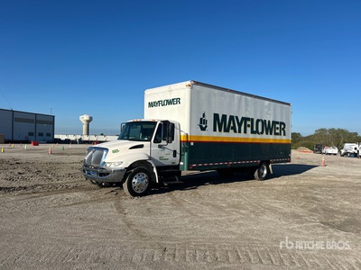 2005 International 4300 4x2 Autocarro furgonato