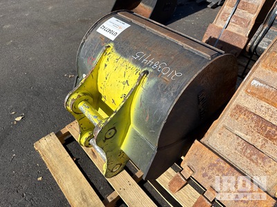 Mantis  24 in Cleanup Excavator Bucket