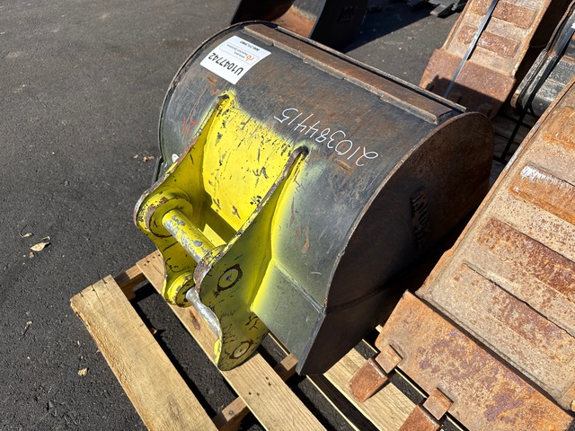 24 in Cleanup Excavator Bucket 24 in Cleanup Excavator Bucket
