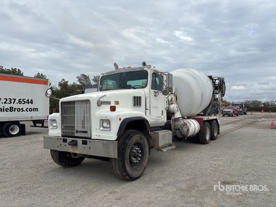 2000 International Paystar 5000 6x4 Mixer Truck