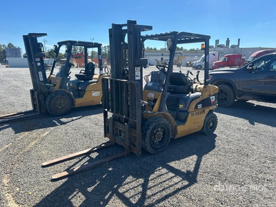 2006 Cat P5000-G-LP 4500 lb Pneumatic Tire Montacargas