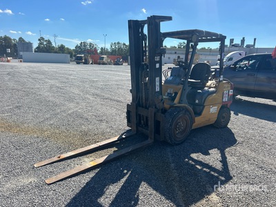 2009 Cat P7000 6500 lb Pneumatic Tire Montacargas