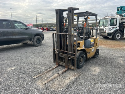 2001 Cat GP25LP 5000 lb Pneumatic Tire Forklift