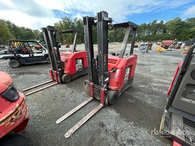 2019 Raymond 4250 4000 lb Wózek wysokiego składowania