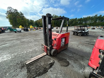 2019 Raymond 4250 4000 lb Wózek wysokiego składowania