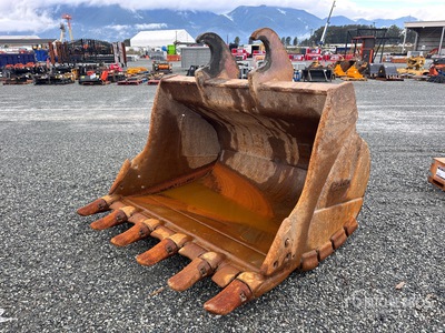72 in Digging Excavator Bucket