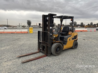 2011 Cat 5500 lb Forklift