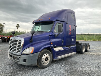2012 Freightliner Cascadia 6x4 Tractocamion con Dormitorio / تراكتور شاحنة كابينة النوم (ثنائية المحور)