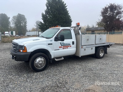2000 Ford F-450 XL 4x2 Flatbed Truck