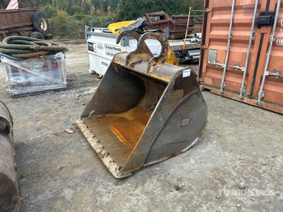 Cat 60 in Q/C Cleanup Excavator Bucket