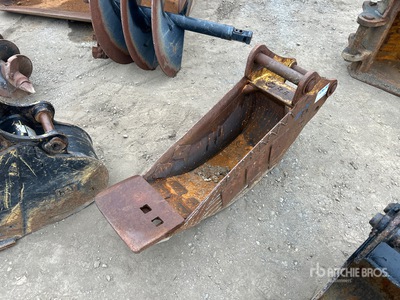 13 in Cleanup Excavator Bucket