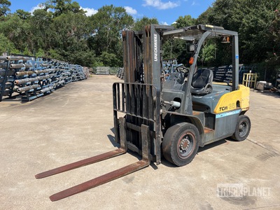 2013 TCM FD35 8000 lb Chariot élévateur à bandage pneumatique