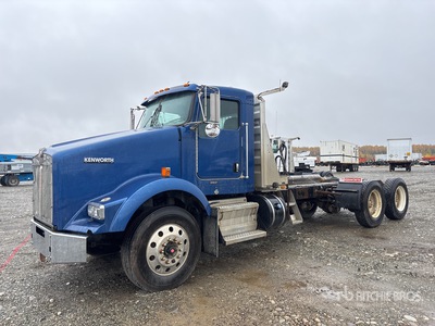 2015 Kenworth T800 6x4 Ciągnik siodłowy T/A z kabiną dzienną (Inoperable)