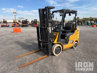 2022 Cat 2C5000 4750 lb Cushion Tire Carrelli Elevatori