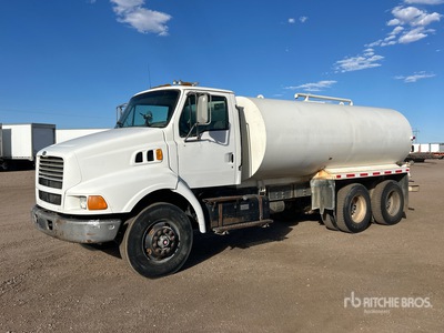 2000 Sterling LT8513 4000 gal 6x4 Camion à eau