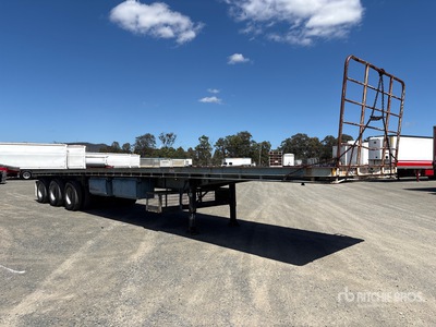 1983 Haulmark 13.5 m Tri/A Flatbed Trailer