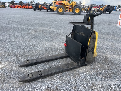 2021 Hyster W452ZHD 4500 lb Electric Montacargas de Patin / Palettenheber