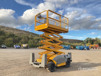 2014 Haulotte Compact 12DX 4x4 Diesel Plateforme élévatrice à ciseaux