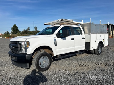 2018 Ford F-350 XL 4x4 Crew Cab Utility Truck