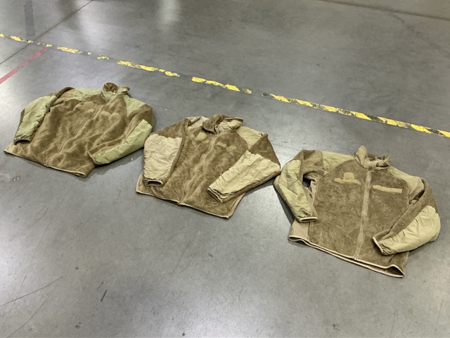 (27) Jackets, (2) Blower Pouches, (3) Individual Pouches & Assorted Items (27) Jackets, (2) Blower Pouches, (3) Individual Pouches & Assorted Items