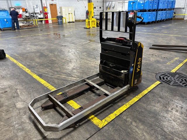 2021 (unverified) Yale MPB045VGN24T2748 Pallet Jack