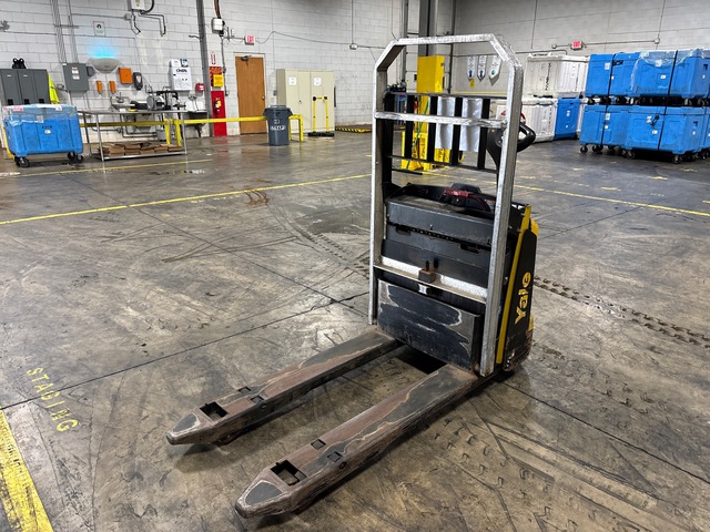 2021 (unverified) Yale MPB045VGN24T2748 4510 lb Electric Pallet Jack