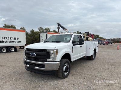2018 Ford F-350 4x4 Extended Cab Service Truck