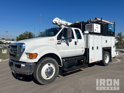 2015 Ford F-750 Super Duty XLT 4x2 Extended Cab Service Truck
