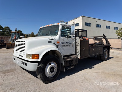 2001 International 4900 4x2 Reel Truck