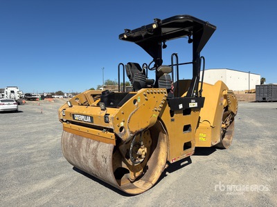 2011 Cat CB54 Compacteur double bille