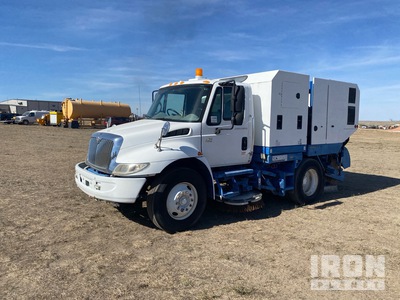 2004 Schwarze M6000 on 2005 International 4200 Sweeper Truck