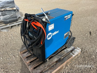 Miller Millermatic 252 300 A Mobile MIG Electric Welder