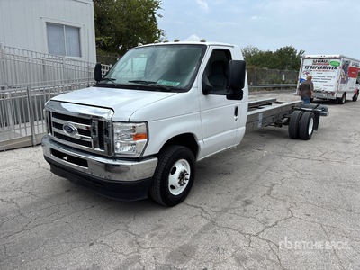 2011 Ford E-450 4x2 Cab and Chassis