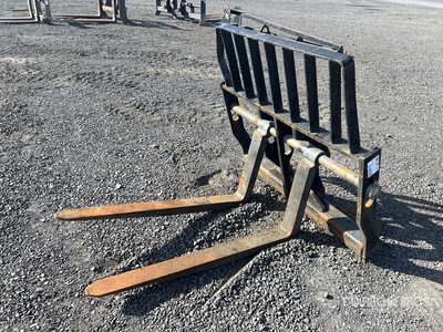 JLG 47.5 in Telehandler Pallet Forks