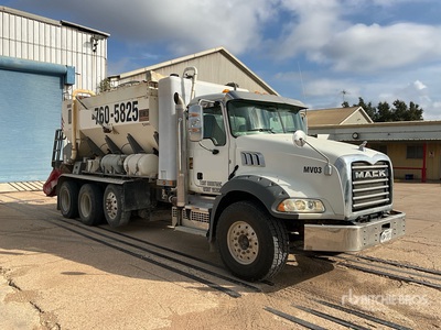 2022 Mack GR64B 8x4 ミキサートラック