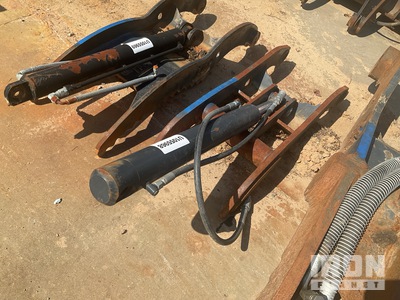 17 in Hydraulic Excavator Thumb