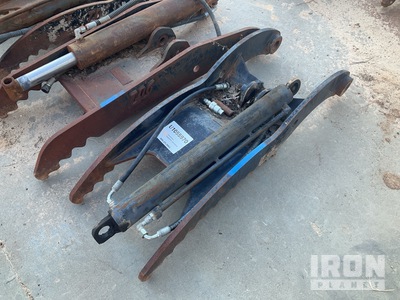 Tag 17 in Excavator Thumb - Fits Yanmar VIO80 / SV100