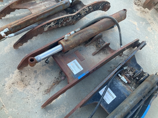 Tag 17 in Hydraulic Excavator Thumb - Fits Yanmar SV100 Tag 17 in Hydraulic Excavator Thumb - Fits Yanmar SV100