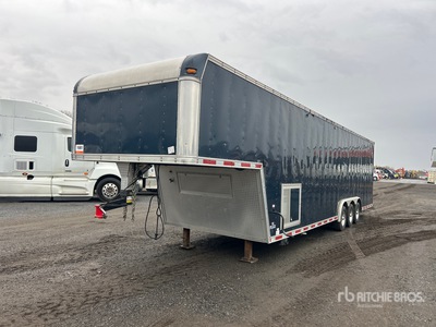 2003 United URS 38 ft Tri/A Gooseneck Insulated Enclosed Trailer