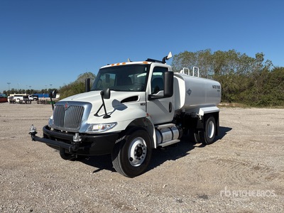 2000 International MV607 2000 gal 4x2 Water Truck