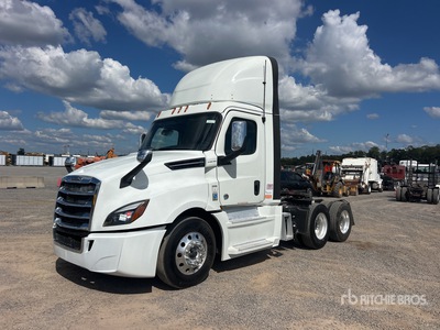 2020 Freightliner Cascadia 126 6x4 T/A Day Cab Truck Tractor