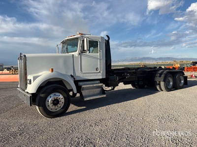 2000 Kenworth Roll-Off Truck