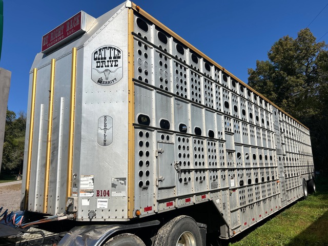 2014 Merritt 53 ft T/A Spread Axle Livestock Trailer