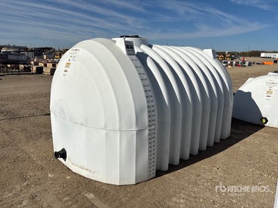 Free Form 2650 gal Poly Heavy Duty Gen II Low Profile Blemished Water Tank (Unused)