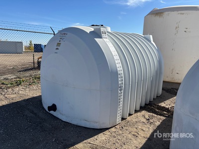 Free Form 2650 gal Poly Heavy Duty Gen II Low Profile Blemished Water Tank (Unused)