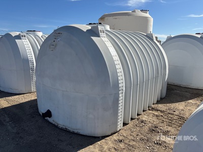 Free Form 2650 gal Poly Heavy Duty Gen II Low Profile Blemished Water Tank (Unused)